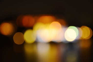  Nehir arkaplanı ve dokusu üzerindeki binanın bulanık ışığı