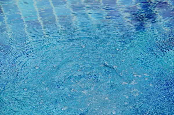 Burbuja del tratamiento de agua en la piscina —  Fotos de Stock