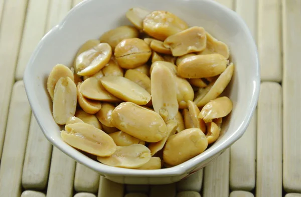 Baked salt peanuts on little cup — Stock Photo, Image