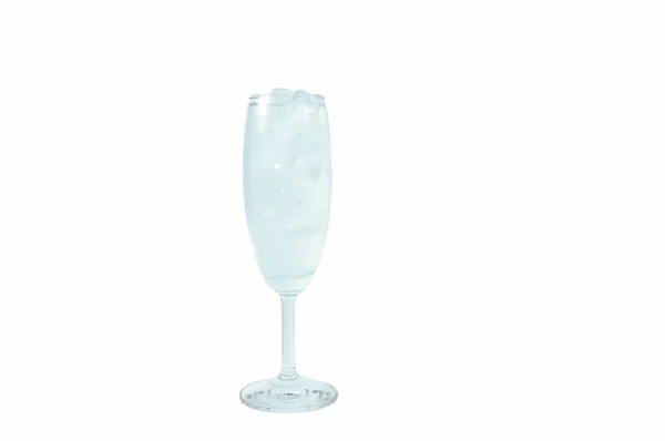 Eiswürfel Und Wasser Glas Auf Weißem Hintergrund — Stockfoto