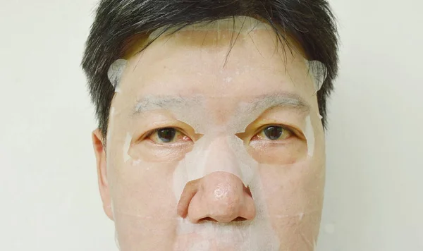 Юго-Восточно-Азиатский средневековье мужчина в маске для лица — стоковое фото