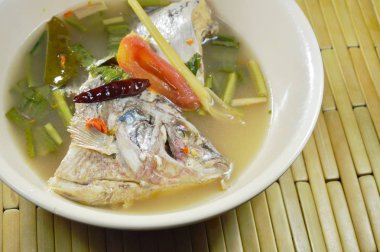  Tom Yum çorbası kupa haşlanmış baharatlı mango balık kafası