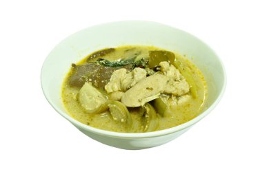 Yeşil körili patlıcanlı haşlanmış tavuk.