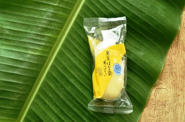 Regalo del banano de Tokio en hoja fovatita procedente de Japón — Foto de Stock