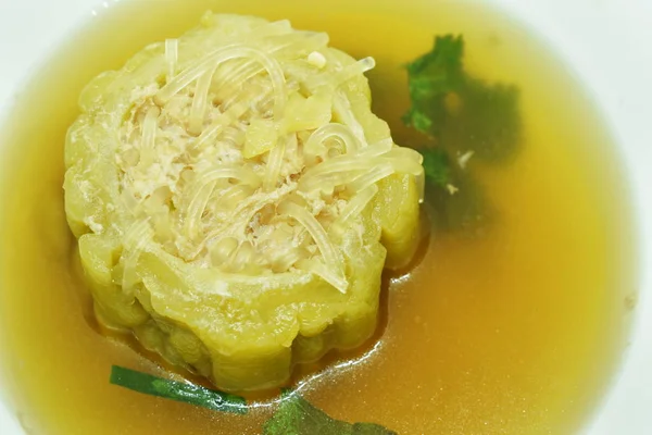 Melon rebus diisi daging babi cincang dan sup mie kaca di mangkuk — Stok Foto