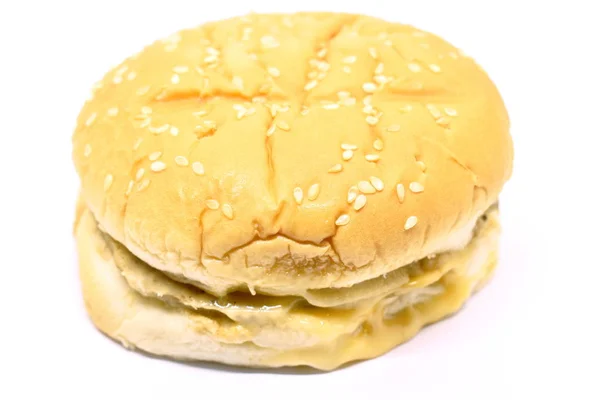 Hamburger wieprzowy z serem na białym tle — Zdjęcie stockowe