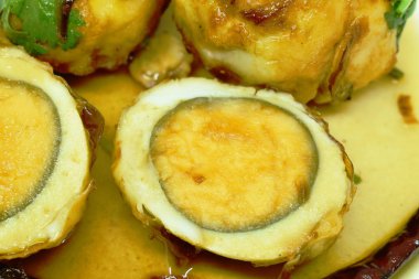  Tamarind soslu sahanda yumurta.