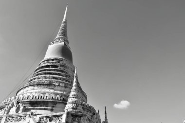  Phra Samut Chedi kutsal antik pagoda. Tayland 'da kırmızı bornozlu ve tek renkli.