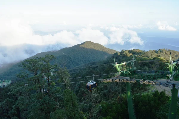 Rope way to Ba Na hills the world longest cable in Vietnam — Stock Photo, Image