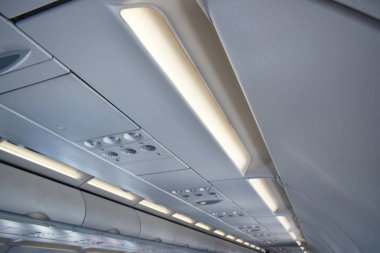  çatı üst ve ticari uçak kabinde lamba