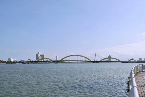 Cityscape of dragon bridge on river landmark in Vietnam — 스톡 사진