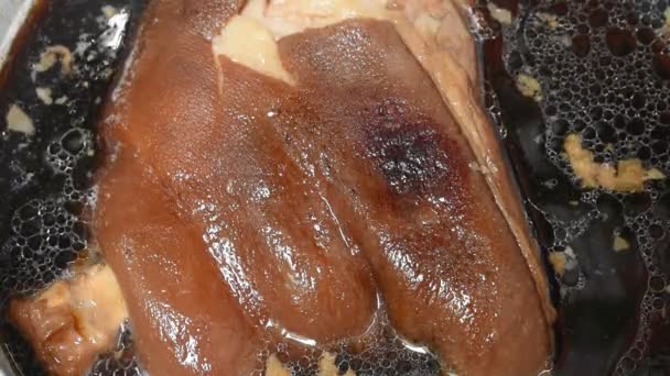 Perna Porco Refogada Com Sopa Ervas Chinesa Preta Fervendo Panela — Vídeo de Stock