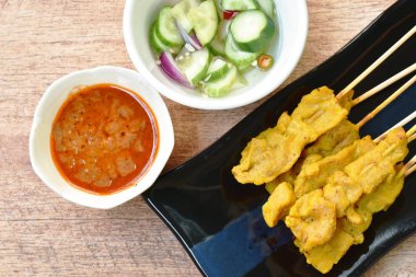  pork satay with sweet peanut sauce and pickled vegetable cup