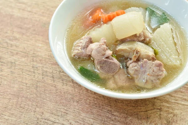 Gekochter Rettich Mit Schweineknochen Und Pilzsuppe Auf Schüssel — Stockfoto