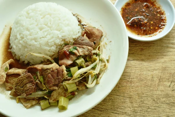 Daging Babi Dan Kacang Rebus Makan Pasangan Dengan Nasi — Stok Foto
