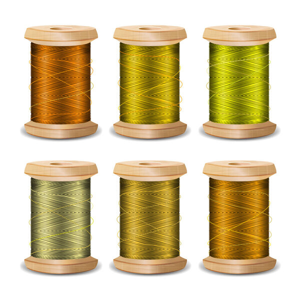 Thread Spool Set. Яркий старый деревянный Боббин. Изолированный на белом фоне для работы с иглой и иглой. Фондовый вектор

