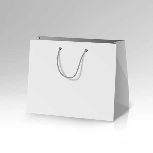 Vettore modello sacchetto di carta bianca. Shopping realistico 3D o sacchetto regalo finto con maniglie isolate — Vettoriale Stock