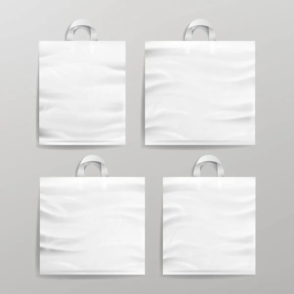Bílé prázdné plastové nákupní realistické tašky sada s úchyty. Zblízka se vysmívat. Vektorové ilustrace — Stockový vektor