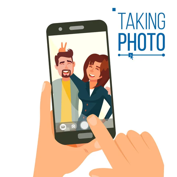 Tomando foto en Smartphone Vector. Smiling Friends Taking Selfie. Gente posando. Mano sosteniendo Smartphone. Concepto de amistad. Ilustración plana aislada de la historieta — Vector de stock