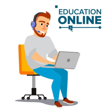 Eğitim Online vektör. Eve Online eğitim kursu. Yakışıklı delikanlı oturan kulaklıklar. Modern eğitim teknolojisi. Yalıtılmış düz çizgi film illüstrasyon