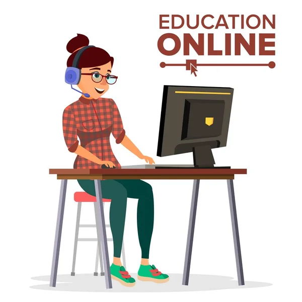 Educación Vector en línea. Home Servicio de Educación en Línea. Mujer joven con auriculares trabajando con computadora. Tecnología de aprendizaje moderna. Ilustración de dibujos animados planos aislados — Vector de stock