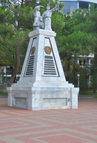 GELENDZHIK, RÚSSIA - OUTUBRO 19, 2014: Monumento aos combatentes pelo poder dos soviéticos, que morreram na Guerra Civil de 1918-1922 na Rússia . — Fotografia de Stock