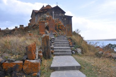 Bir merdiven manastıra Hayravank yol açar. Ermenistan
