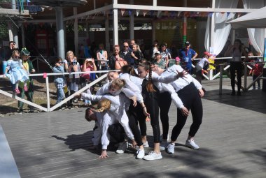 Sochi, Rusya Federasyonu - 8 Nisan 2018: Çocuk dans ediyor