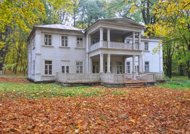 Moskova, Rusya - 17 Ekim 2015: Bratsevo 'daki ahşap ev