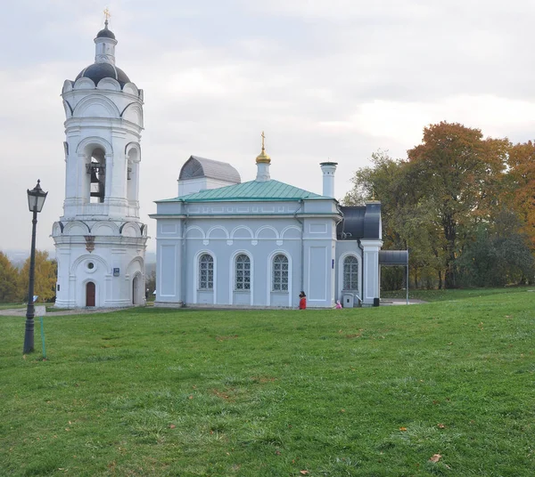 МОСКВА, РОССИЯ - 18 ОКТЯБРЯ 2015 г.: Церковь Святого Георгия в Коломенском — стоковое фото