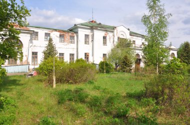 TUCHKOVO, RUSSIA - 15 Mayıs 2016: Lyubvino malikanesinin terk edilmiş binası