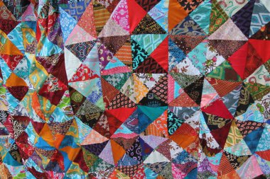 Soyut desenler ile parlak renkli ev yapımı patchwork