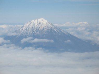 Kamçatka volkan. Uçak penceresinde görüntüleme