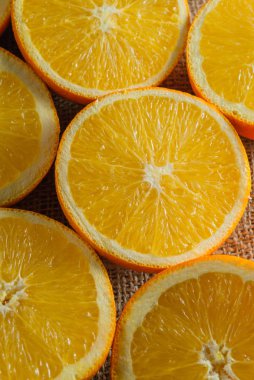 Portakal meyve ve ahşap masa ve Retro kumaş Portakal dilim