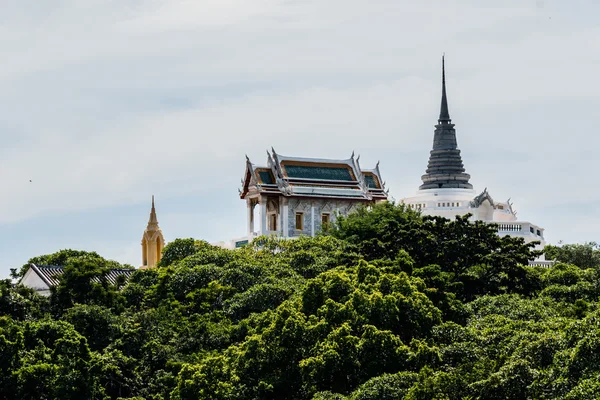 Kao Wang, ancien palais et pagode au sommet de la colline à Petchaburi — Photo