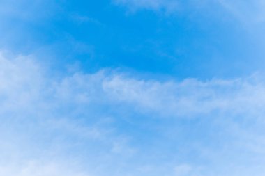 mavi gökyüzünde bulut ile güzel.