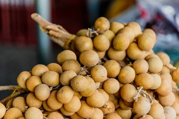 판매 하는 농민에서 longan 과일 — 스톡 사진