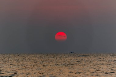 Atış deniz gündoğumu üzerinde güzel cennet