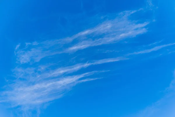 美丽的蓝色的天空云. — 图库照片