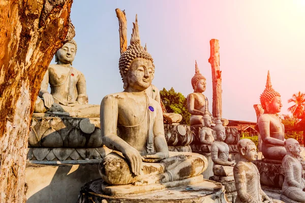 Großer Buddha im Bau in Tempel Thailand. — Stockfoto