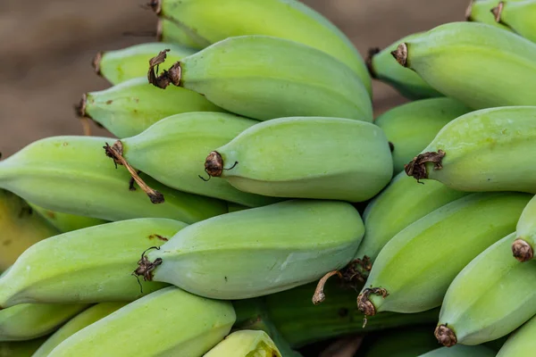 Green raw banana on wood in local market in thailand. — Stock Photo, Image