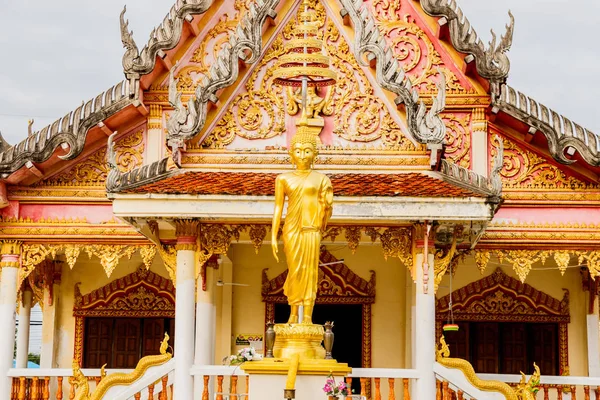 Buddhastaty vid temple Nakhonphanom Thailand. — Stockfoto