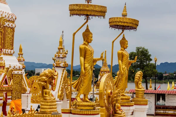 Estatua de Buda en Maha ese templo en la provincia de nakhonphanom th —  Fotos de Stock