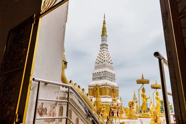 Statua di Buddha a Maha quel tempio nella provincia di Nakhonphanom th — Foto Stock