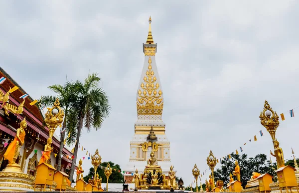 Templo de Phra That Phanom um dos Theravada mais importantes — Fotografia de Stock
