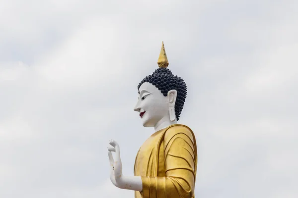 Grande estátua de Buda de Ouro no templo da Tailândia — Fotografia de Stock