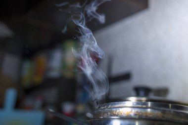 Tavadan çıkan suyun buharlaşması..