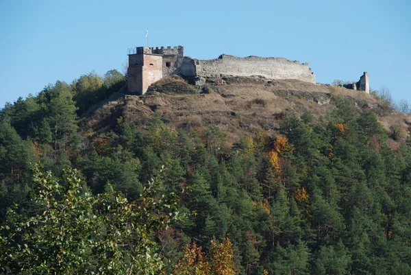 The defensive walls of the castle hill — Stock Photo, Image