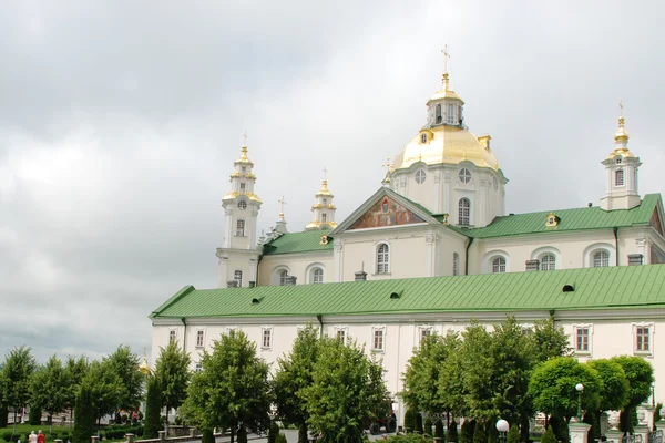 Heilige veronderstelling kathedraal van de Heilige Dormition Pochayiv Lavra — Stockfoto