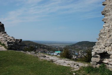 Dağlardaki eski kasaba.